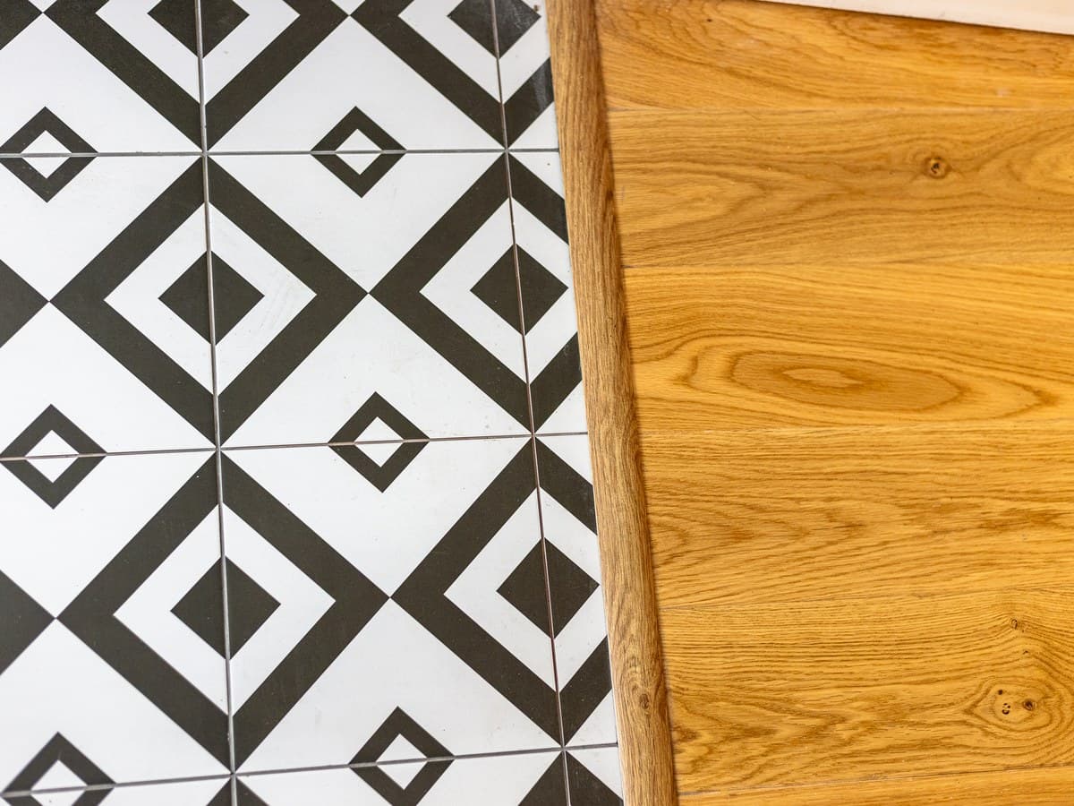 Patterned laminate flooring